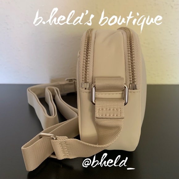 lululemon Crossbody Camera Bag 2L in White Opal with Silver Zipper Brand New NWT - Picture 8 of 15